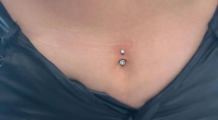 Charm'Elles Piercing et strass dentaire – obraz 3