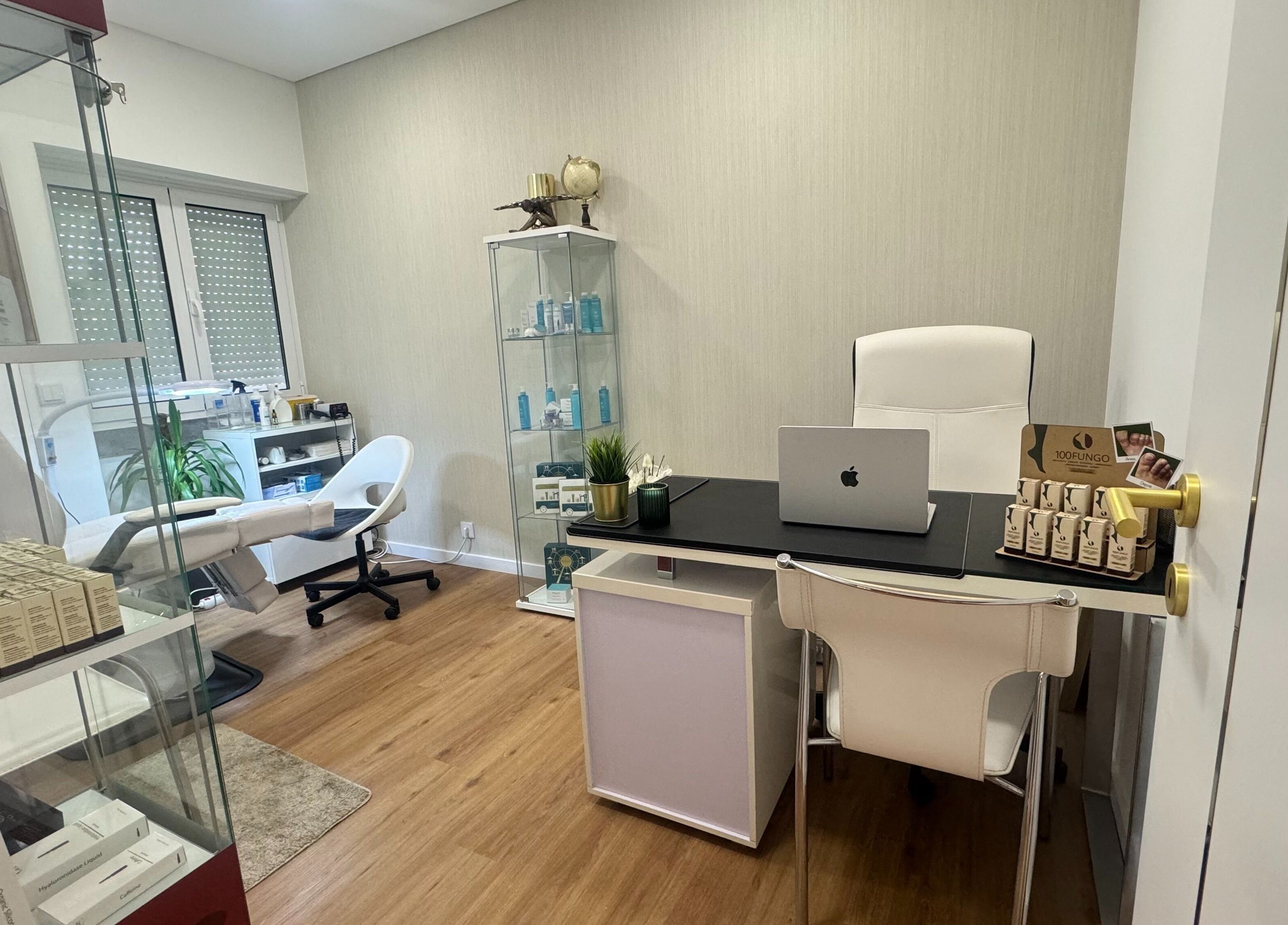 Espaço tranquilo e acolhedor do The Spa Experience em Cascais, Lisboa, PT, ideal para tratamentos de beleza.