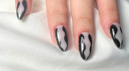 Valeriis Nails image 3