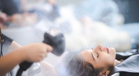 Relaxing hair treatment at Angie’s Nails Spa & Salon in Memphis, Tennessee, US with steam for wellness.