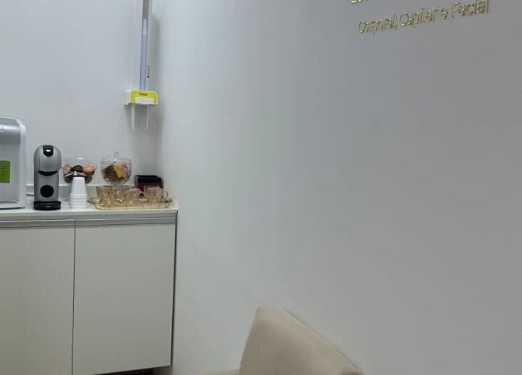 Área de café relaxante na LETÍCIA MOTA ESTÉTICA E BEM-ESTAR em São Paulo, São Paulo, BR.