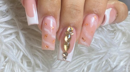 Chanel Nails afbeelding 2