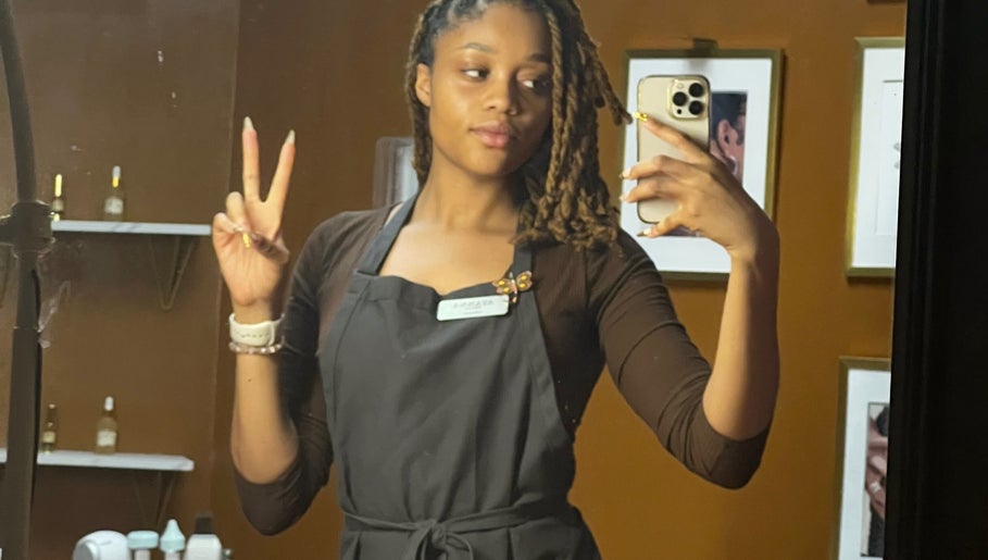 Staff member at The SQN Clinic in Houston, Texas, US, gives a peace sign in a mirror selfie.