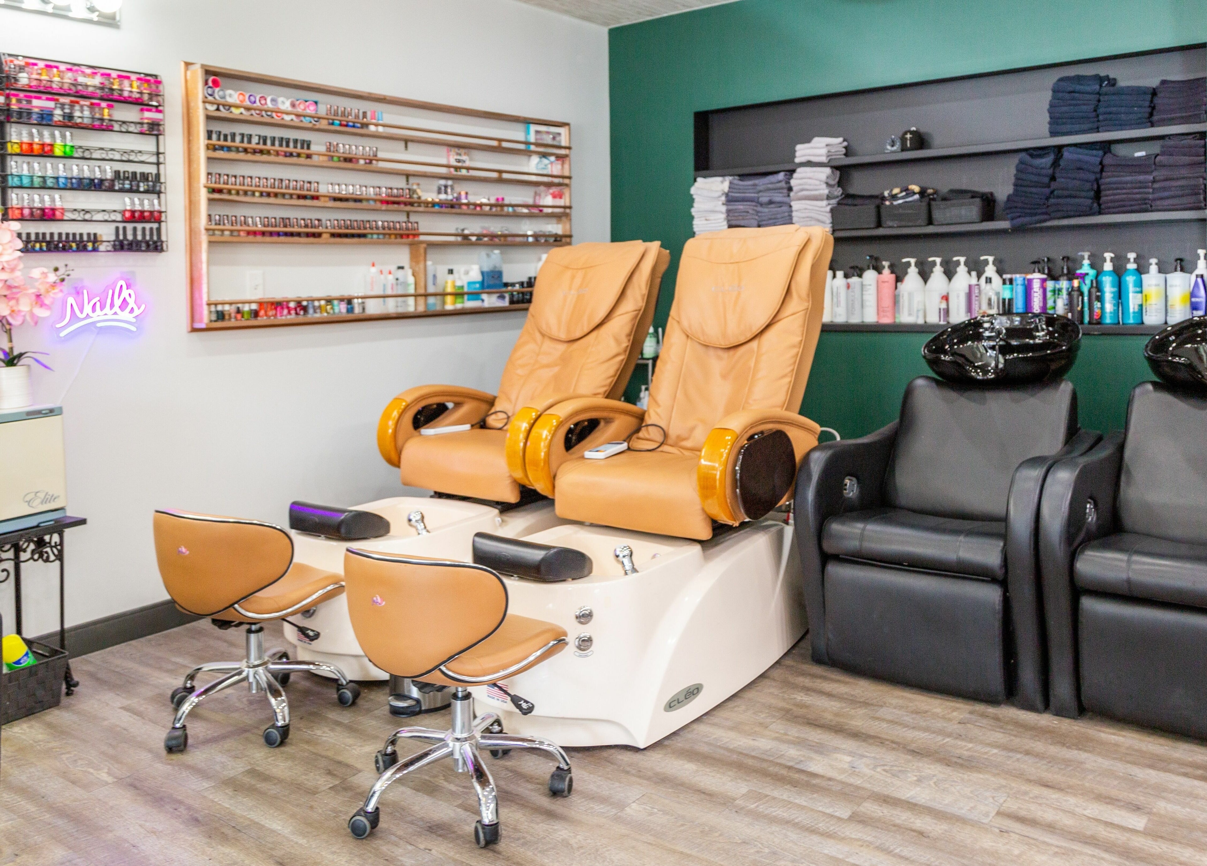 Luxurious nail and hair spa chairs at Artistic Mindz in Highland, Indiana, US offer ultimate relaxation.