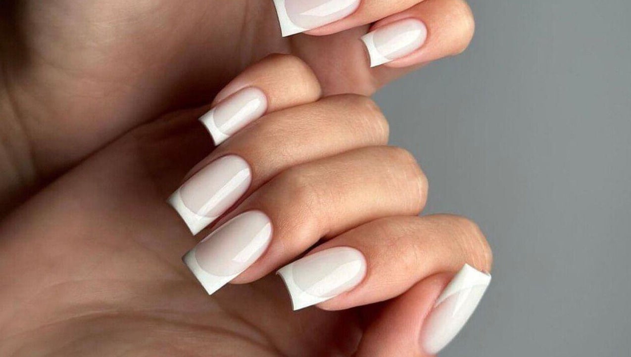 Маникюр с френч стил във VM Beauty Studio, София, София-град, BG.