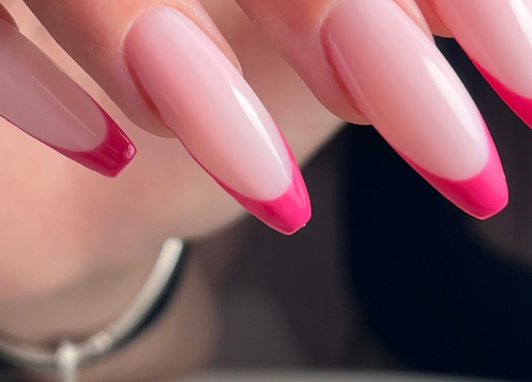 Дълги розови нокти с блестящ завършек във VM Beauty Studio, София, Софийска област, BG.