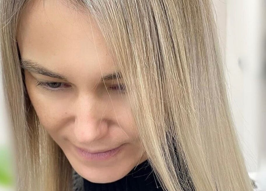 Close-up of sleek blond hair at Ulyana Azarova, Den Haag, Zuid-holland, NL.