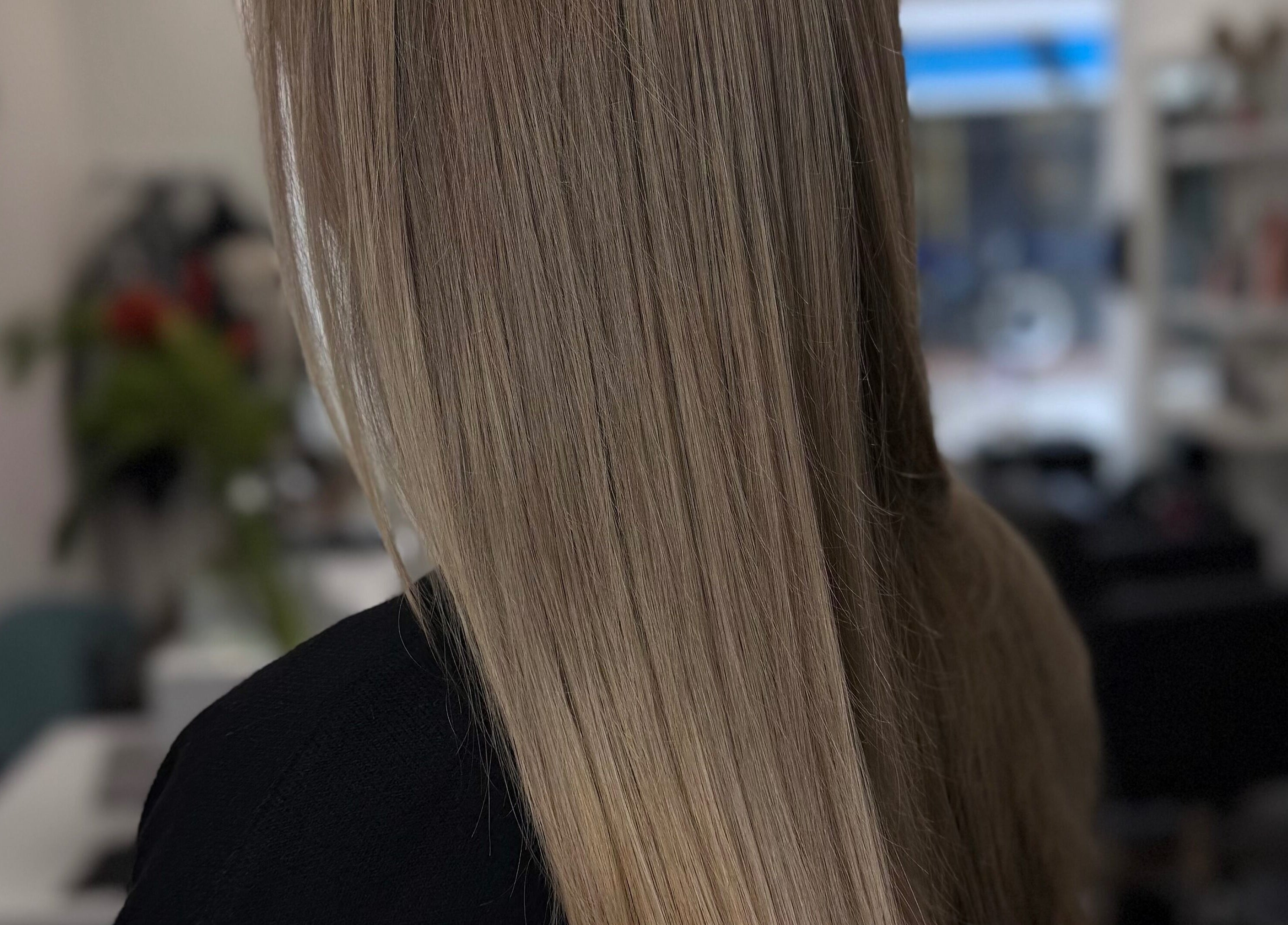 Close-up of silky blonde hair treatment at Ulyana Azarova, Den Haag, Zuid-holland, NL.