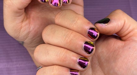 Lilac Sky Nails billede 2