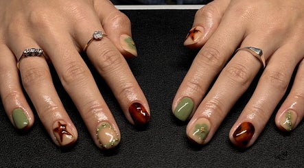 Lily the Nail Tech – kuva 2