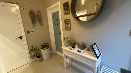 Lily the Nail Tech