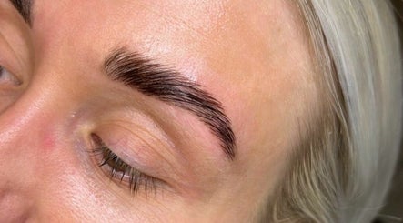 Phoenix Brow Artistry, bild 3