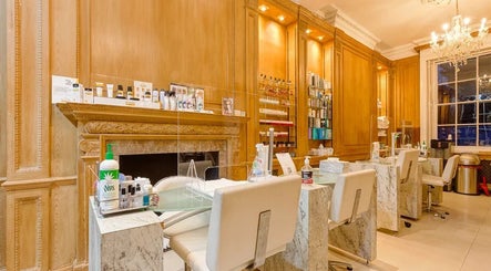 The nail station, bilde 2