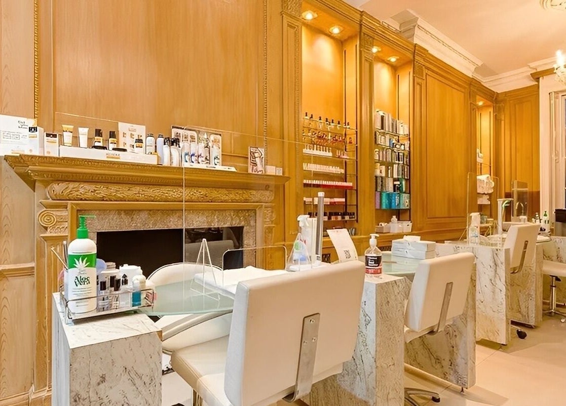 Luxurious interior of The Nail Station in London, England, GB with elegant nail stations and a chandelier.