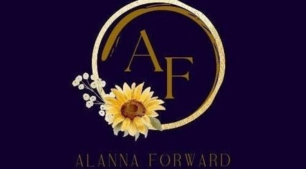 Alanna Forward Nails
