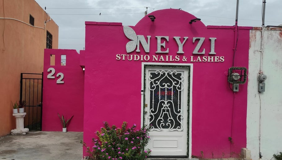 Εικόνα Neyzi Studio Nails and Lashes 1