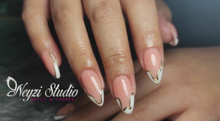 Εικόνα Neyzi Studio Nails and Lashes 2