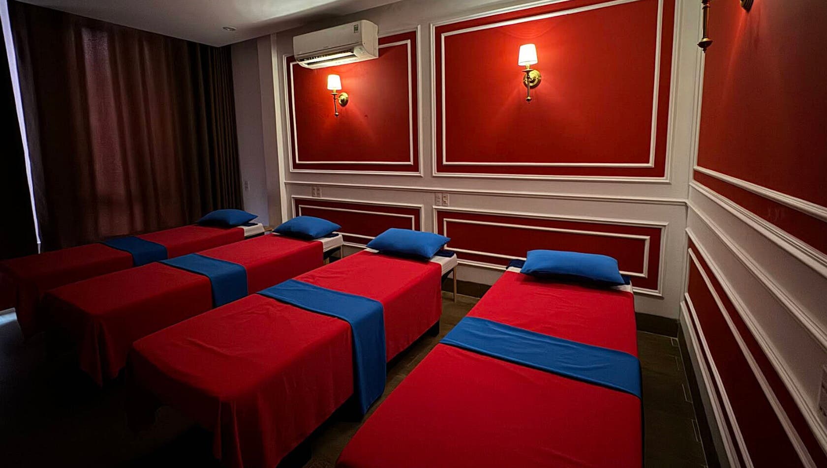 Relaxing massage room at Silk Spa 실크 스파 목식당점, Đà Nẵng, Đà Nẵng, VN, with vibrant red decor and plush beds.
