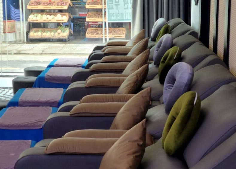 Comfortable loungers at Silk Spa 실크 스파 목식당점, Đà Nẵng, Đà Nẵng, VN, showcasing relaxation ambiance.
