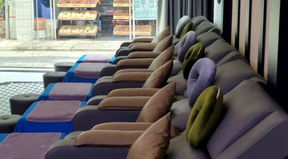Comfortable loungers at Silk Spa 실크 스파 목식당점, Đà Nẵng, Đà Nẵng, VN, showcasing relaxation ambiance.