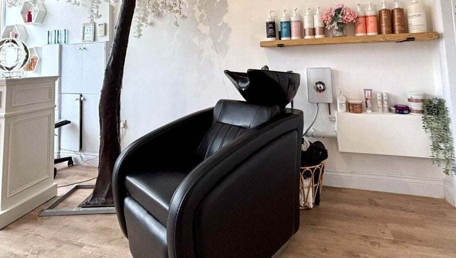 Euphoria Hairdressing image 1