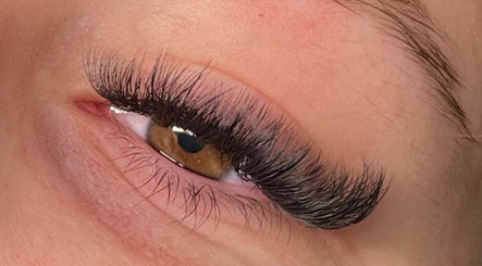 Lashes by Liv image 3