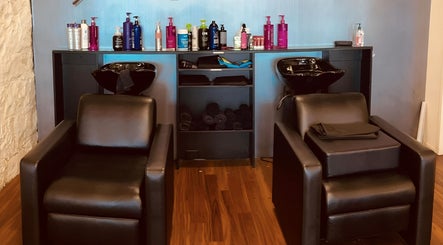 Imagen 3 de Embellish Lashes & Beauty / Onjnue