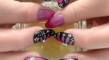 Miu Miu Beauty Nails And Eyelashes kép 3