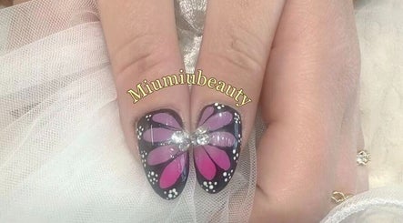 Miu Miu Beauty Nails And Eyelashes – obraz 2