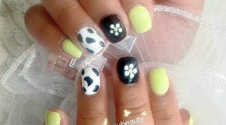 Miu Miu Beauty Nails And Eyelashes – obraz 3