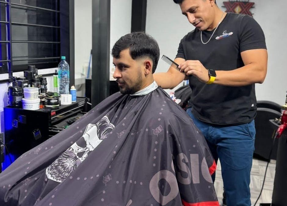 Corte de cabello moderno en Barbería PERRO NEGRO, Villahermosa, Tabasco, MX.