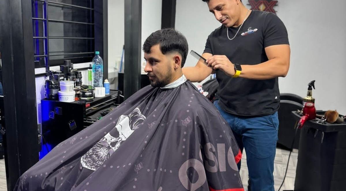 Corte de cabello moderno en Barbería PERRO NEGRO, Villahermosa, Tabasco, MX.