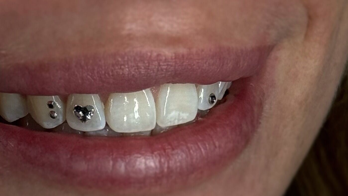 Elegant tooth jewelry at ChromeFangStudio & Northernfangs // North Shields, North Tyneside, England, GB.