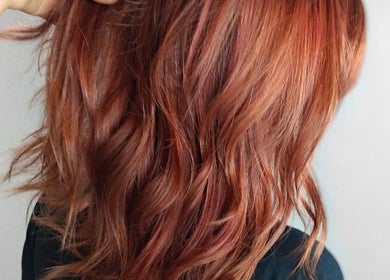 Cabello ondulado color cobre, servicio ofrecido en Tambel Peluquería, Rosario, Santa Fe, AR.