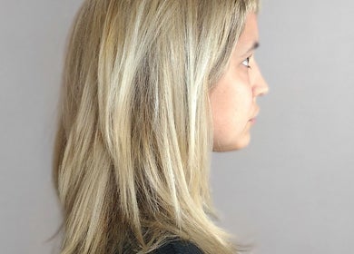 Estilo rubio sofisticado en Tambel Peluquería, Rosario, Santa Fe, AR.