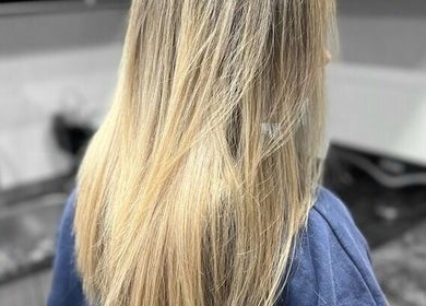 Cabello rubio brillo y saludable en Tambel Peluquería, Rosario, Santa Fe, AR.