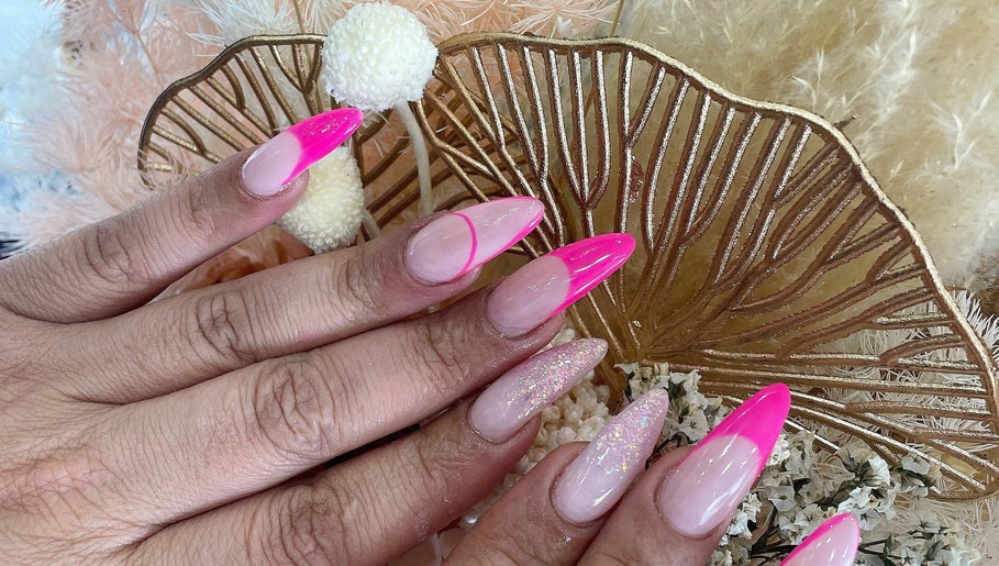 Pretty Nails and Lashes – obraz 1