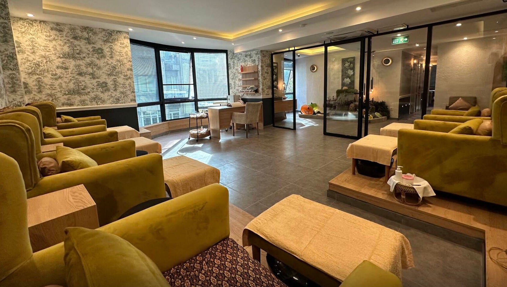 Tranquil interior of Let's Relax Foot Spa Cihangir in İstanbul, İstanbul, TR with plush seating and soothing decor.