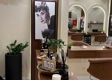 Stylish vanity area at Lavandula Salon, Riyadh, Riyadh Province, SA, featuring chic decor and elegant furnishings.