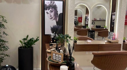 Stylish vanity area at Lavandula Salon, Riyadh, Riyadh Province, SA, featuring chic decor and elegant furnishings.