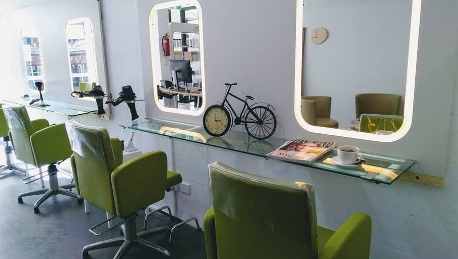 Bubbles Hairdressing صورة 1