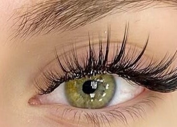 Ciglia affascinanti curate da Diambra Beauty a Modena, Emilia-Romagna, IT per uno sguardo irresistibile.