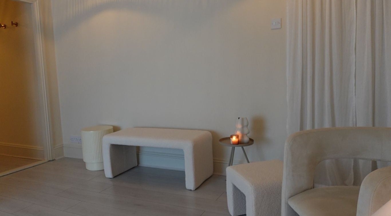 Cozy waiting area at Reflexology with Gemma in Nottingham, England, GB with soft lighting and minimalist decor.
