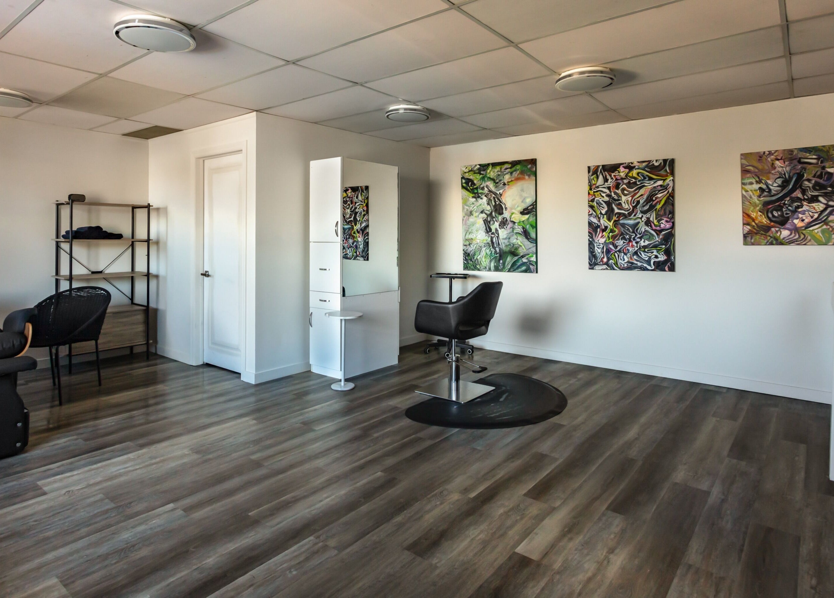 Spacious interior of Mirror Mirror Hair Studio in Oshawa, Ontario, CA, featuring stylish decor and modern chairs.