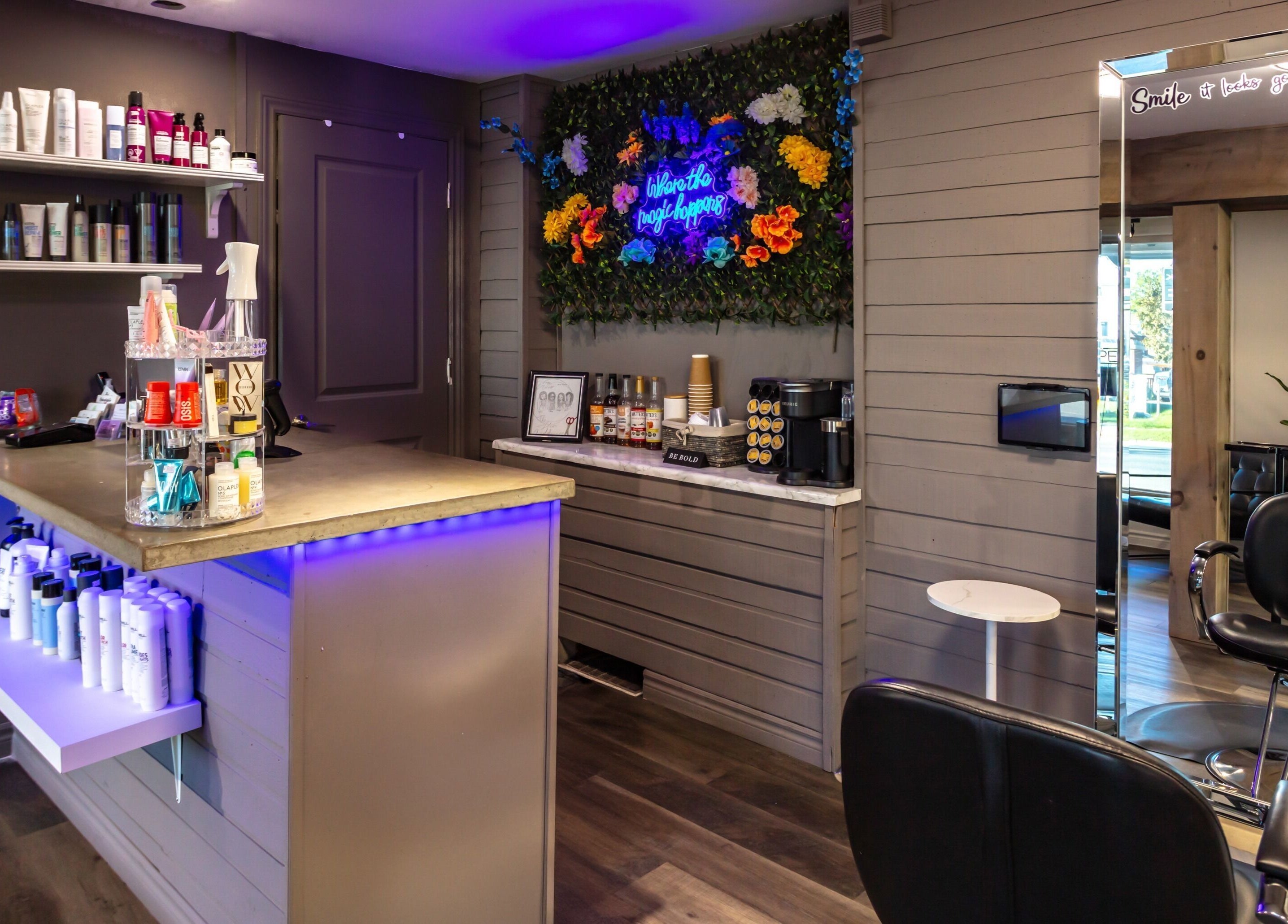 Mirror Mirror Hair Studio reception in Oshawa, Ontario, CA with a modern and welcoming design.