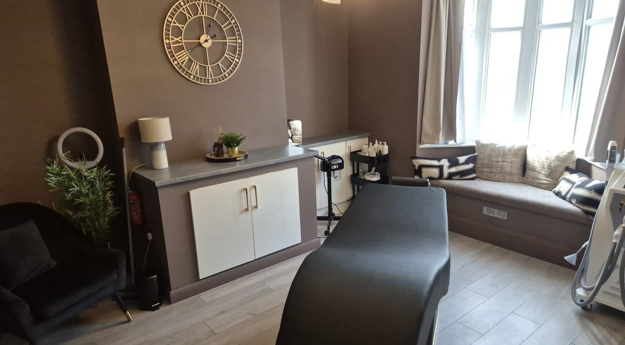 Relaxing treatment room at Skin Deep Beauty Room, Scunthorpe, England, GB. Elegant decor with a modern touch.