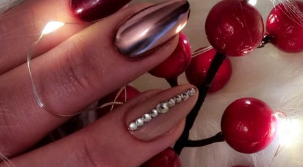 Jse and Eyebrows and Nail Art by Izabela Migon image 3