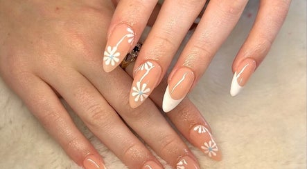 nails_bkx