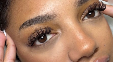 The Lash Institute, bilde 2