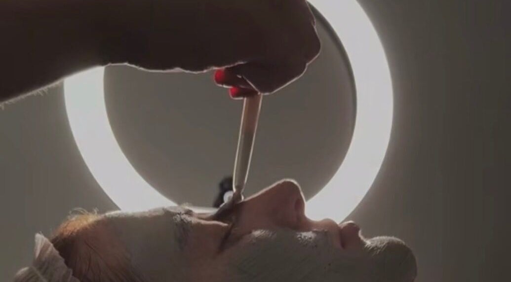 Facial treatment at SKNFORM in Newton-le-willows, England, GB under a halo light.